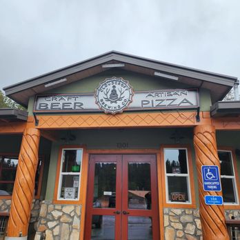 Front entrance of Cloudcroft Brewing at 1301 Burro Avenue with &lsquo;Craft Beer &middot; Artisan Pizza&rsquo; sign over the double doors