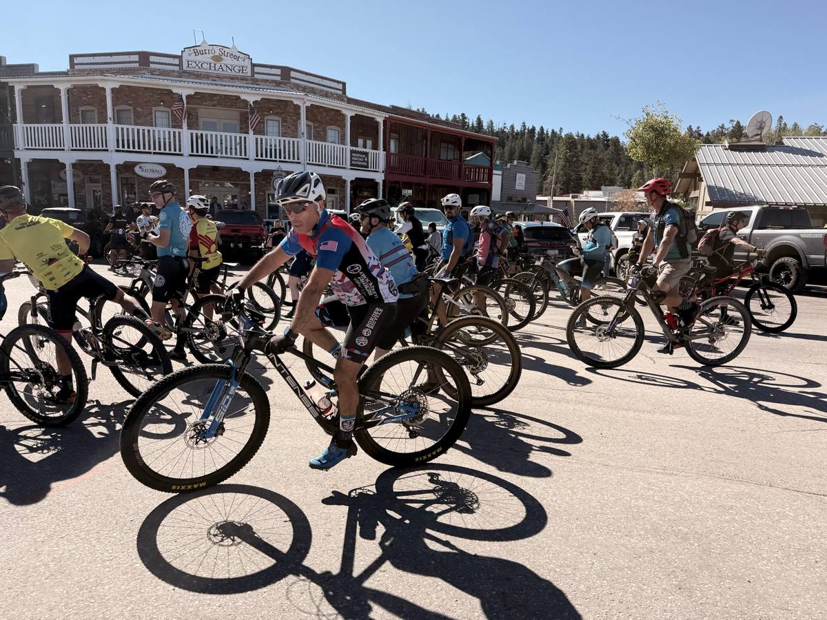 Pack of racers rolling out past the Burro Street Exchange on the neutral start