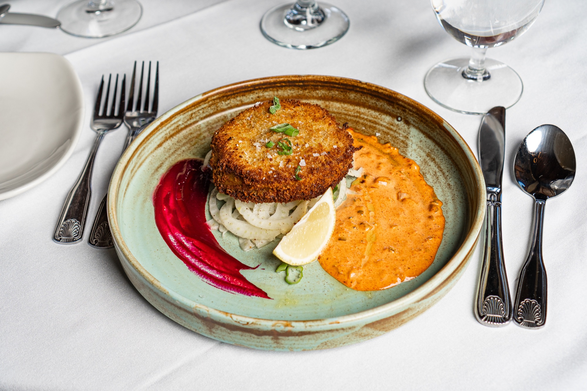 A second plated course from 1899, the on-site restaurant called out in section 5